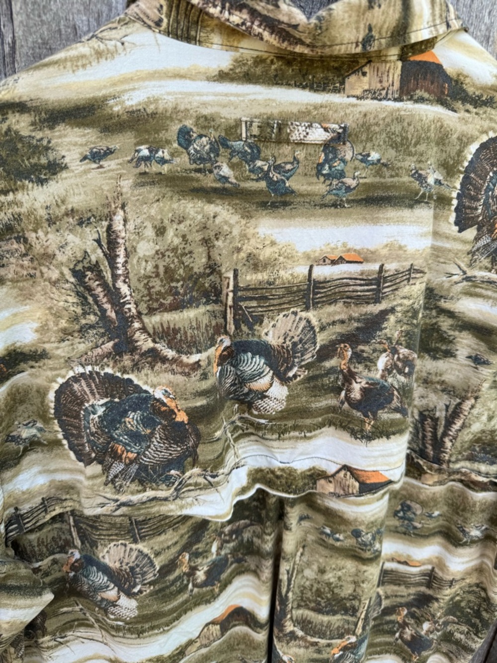 Legendary Whitetail men’s short sleeve button down shirt size L. Turkeys - Picture 4 of 9